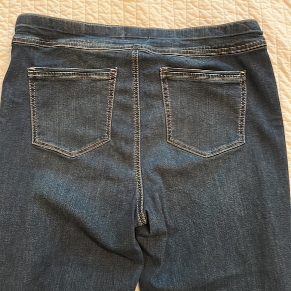 Women’s size 14 pull on jeans. Cotton/poly/viscose/spandex blend. Dark denim. - Picture 7 of 10